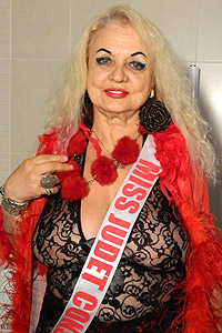Dana (EU) - Mature.nl