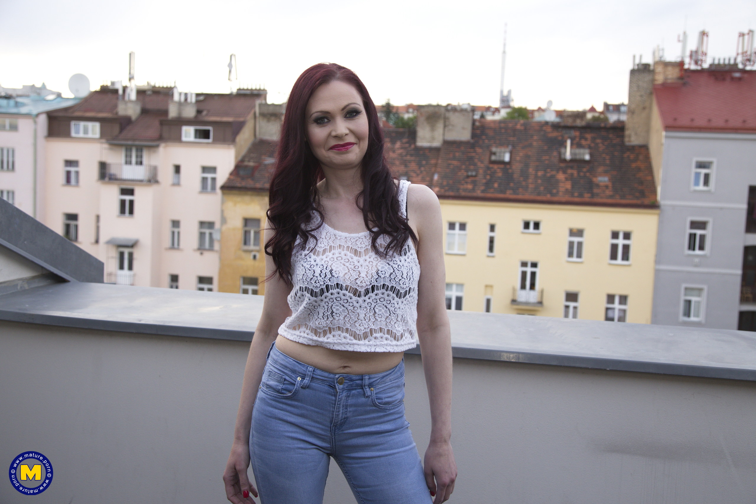 Red Head MILF Sucking a Big Cock and Gets Fucked