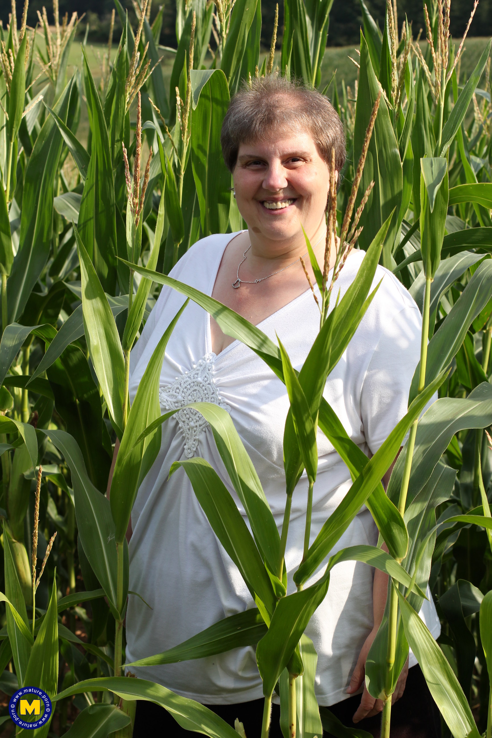 Big Mature Lady Plays with Herself in a Corn Field
