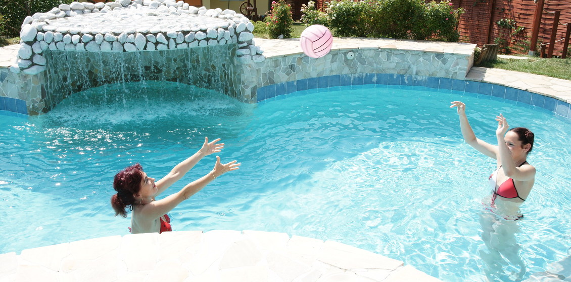 A Milf, Teenie and Grandma Have Hot Outdoor Sex Licking Pussies and Assholes