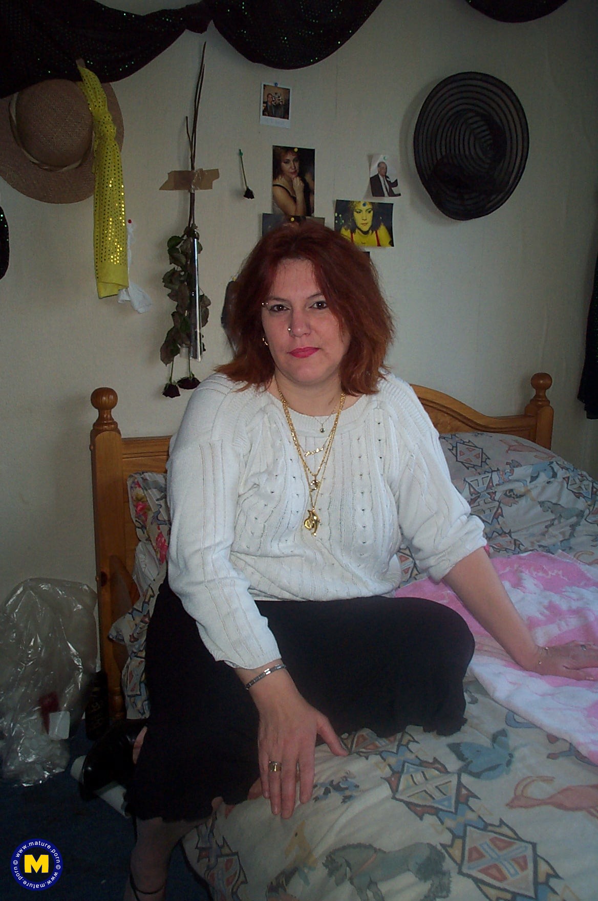 Mature Amateur Showing Her Ass and Pussy