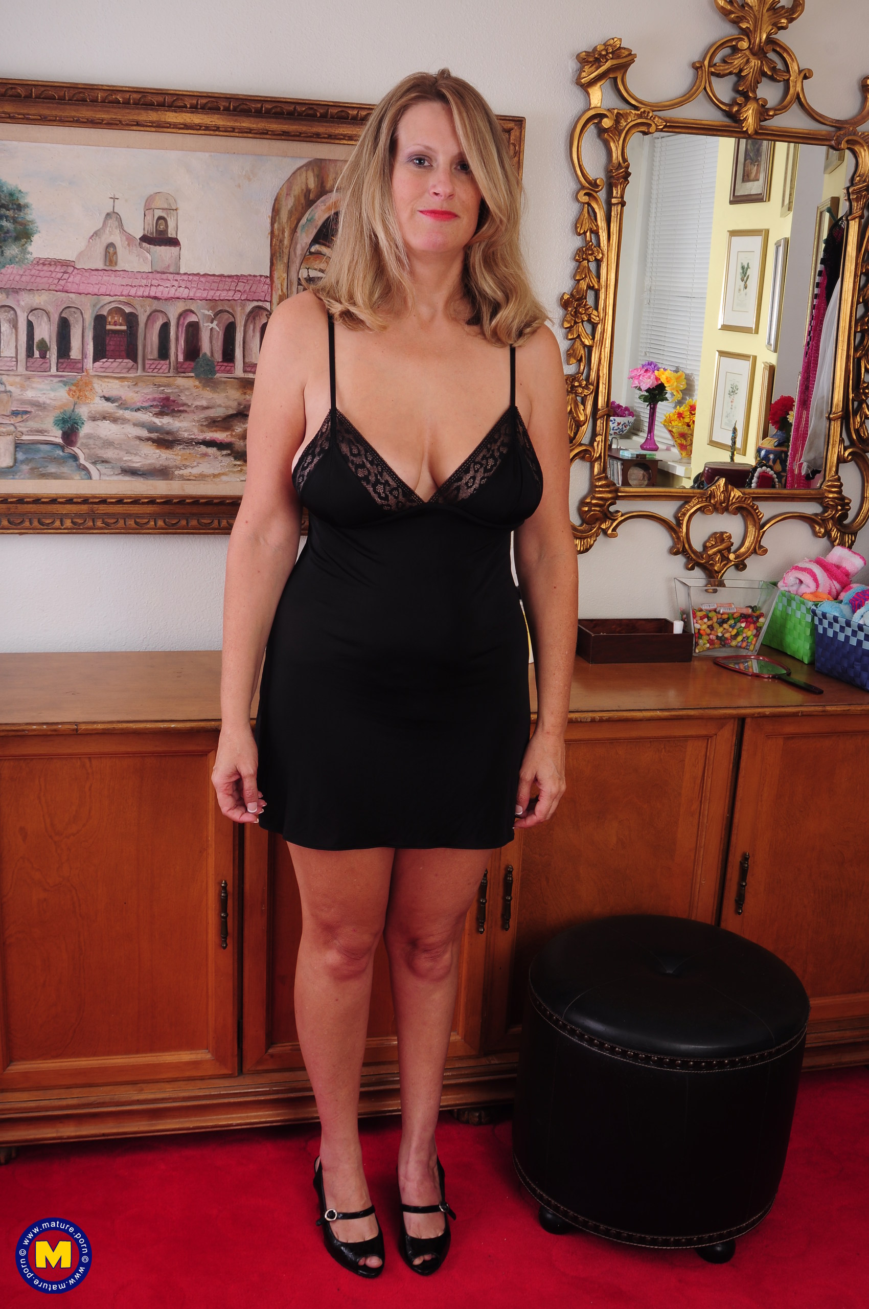 American Housewife Shows Off Her Nice Body