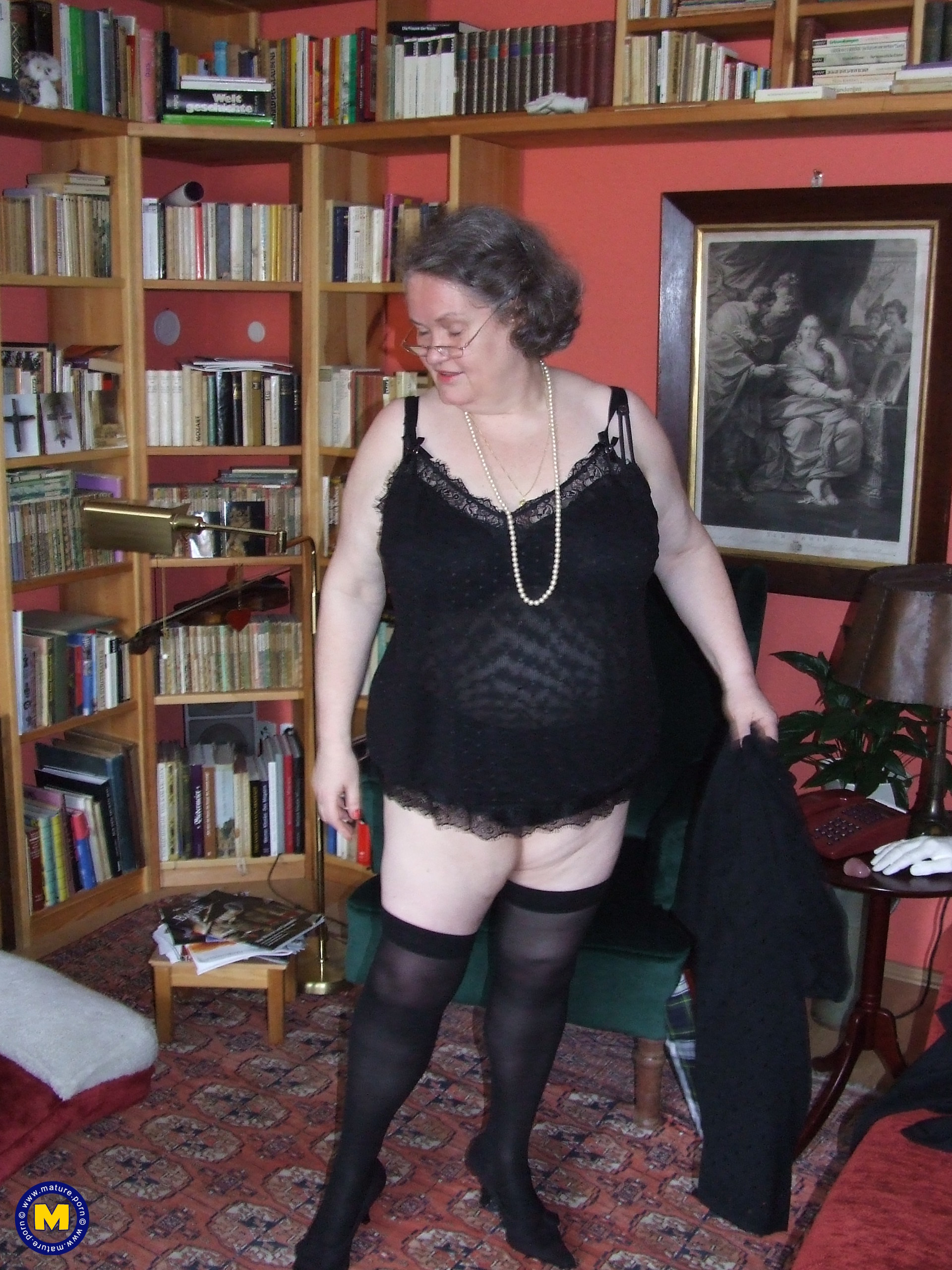 German female professor just before retirement goes naked because she likes  it - Mature.nl