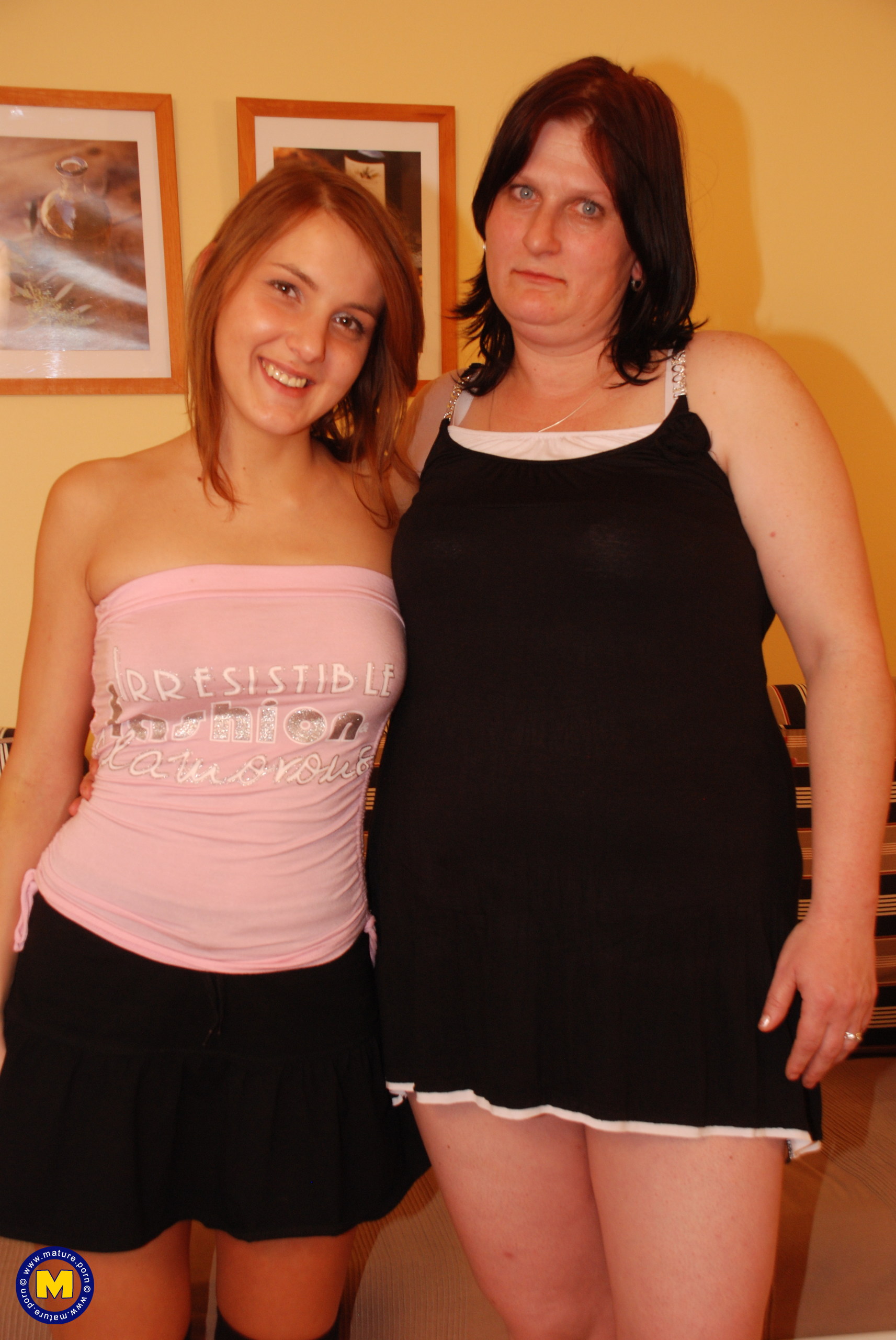 Stepmom having sex with her hot stepdaughter - Mature.nl