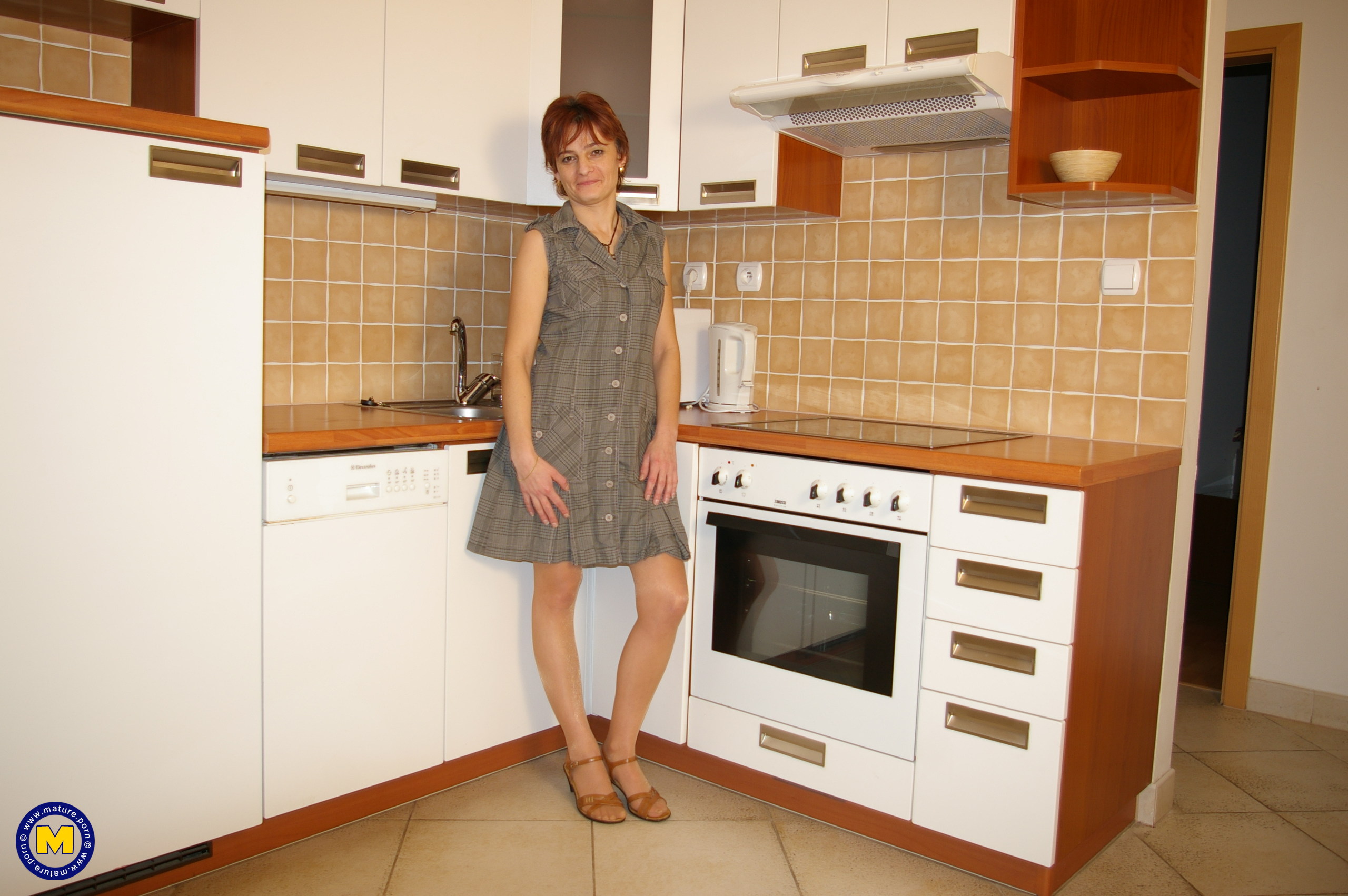 When This Housewife Gets Hot She Needs Cock