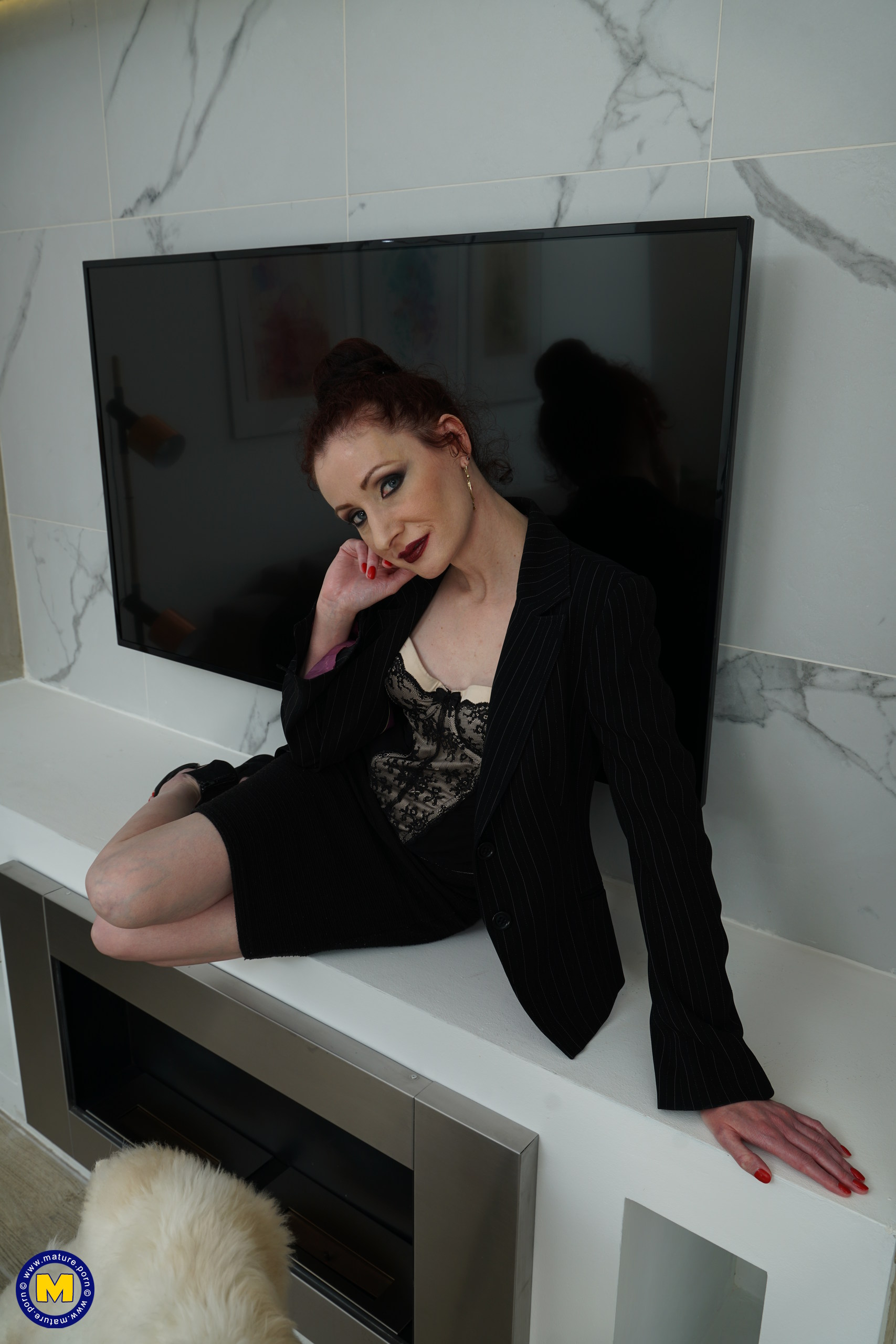 British Scarlet Loves to Swallow a Cock!