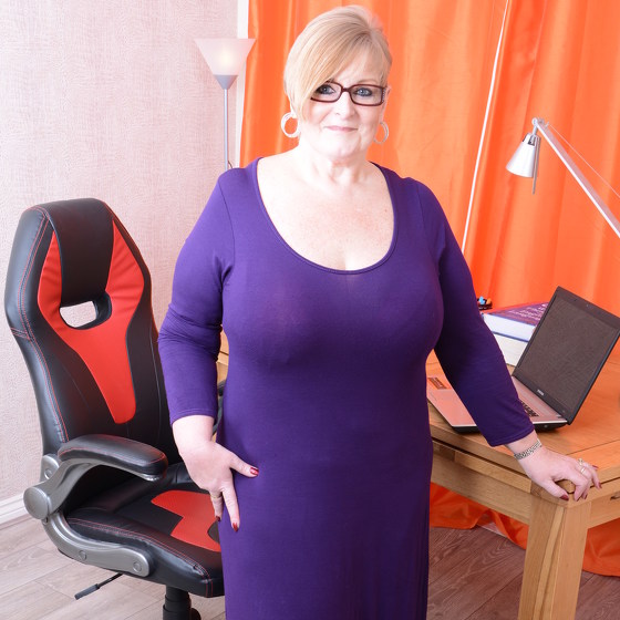 Big Tits Mature Office - Blonde curvy mature secretary with big natural tits - Mature.nl